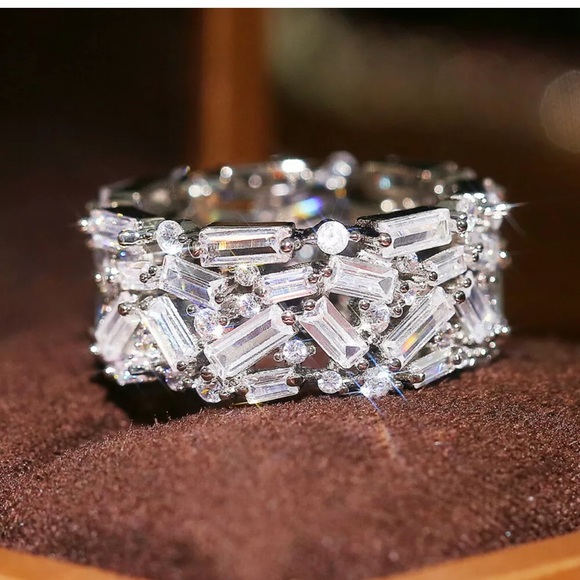 Gorgeous 925 Silver Rings White Sapphire Rings - Picture 2 of 5